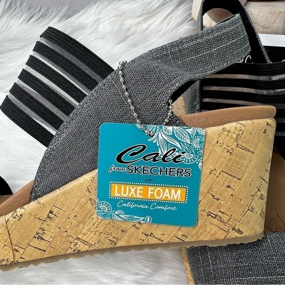 New Women’s Skechers Beverlee Smitten Kitten Wedge Sandal Size 10 - Picture 3 of 8